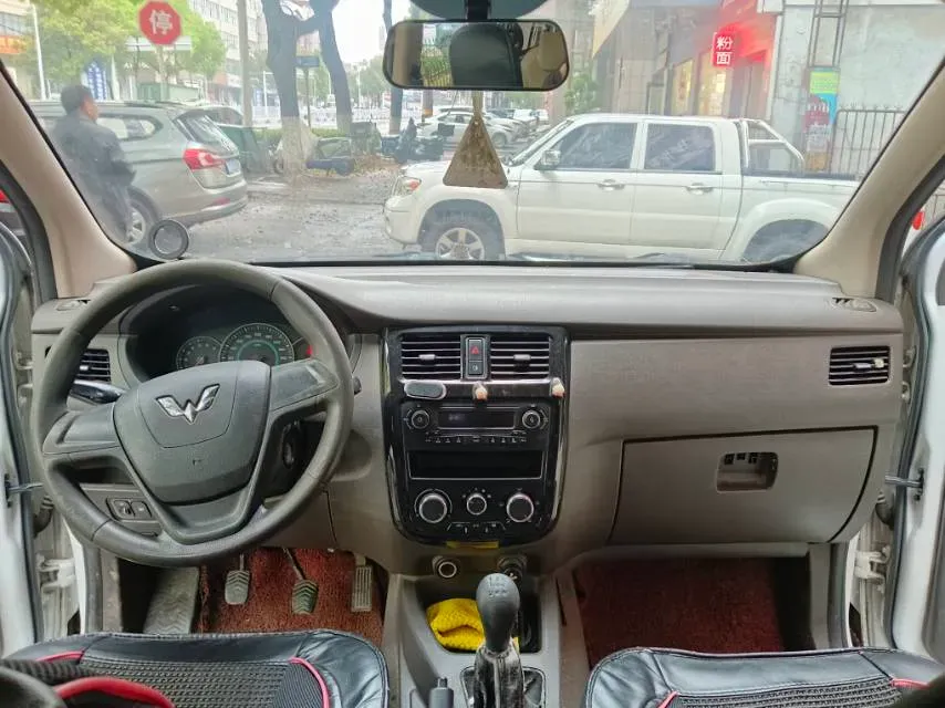 2016 WuLing RongGuang V 1.5L 112HP L4 5MT,autocango,china used car exporter,china ev exporter,chinese used car exporter,chinese used ev exporter