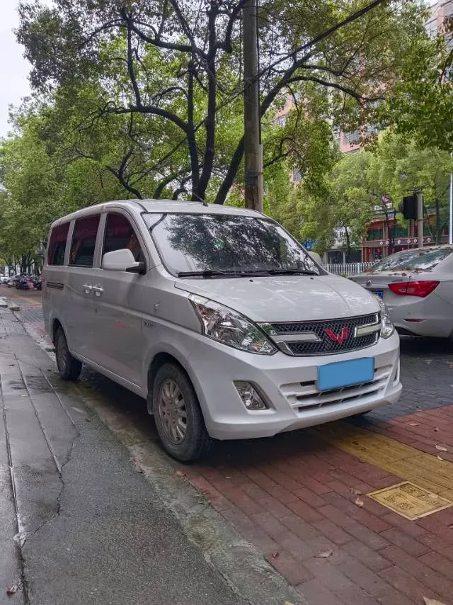 2016 WuLing RongGuang V 1.5L 112HP L4 5MT,autocango,china used car exporter,china ev exporter,chinese used car exporter,chinese used ev exporter