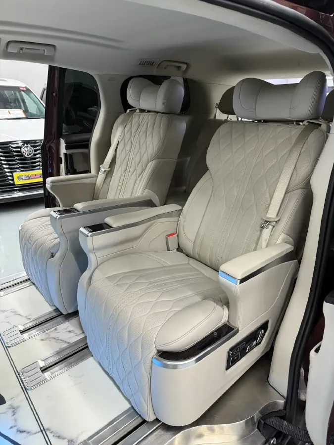 2022 Buick GL8 2.0T 237HP L4 9AT,autocango,china used car exporter,china ev exporter,chinese used car exporter,chinese used ev exporter