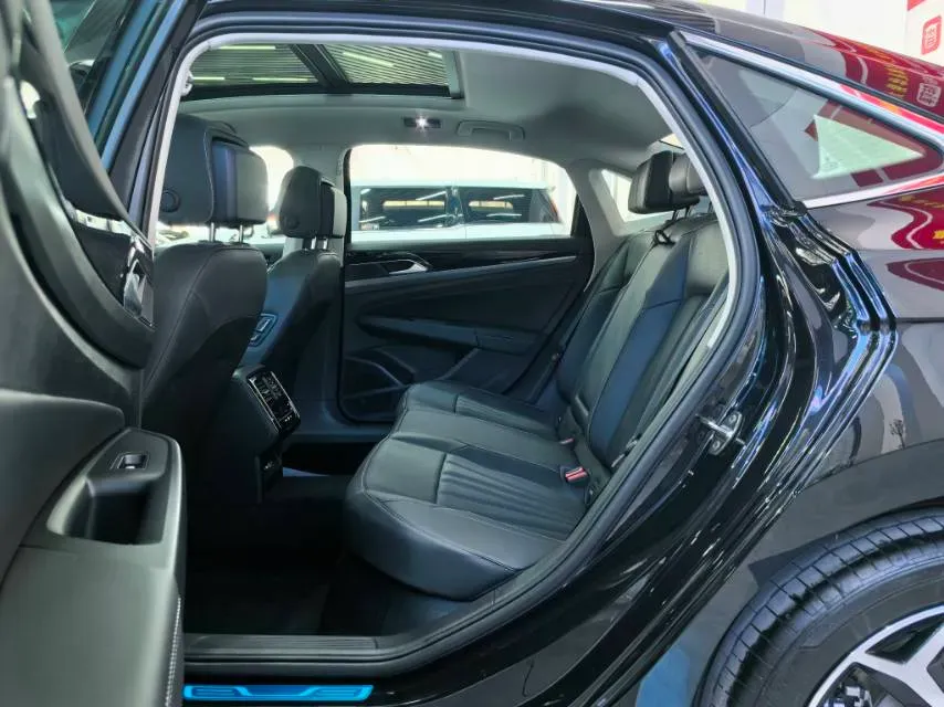 2025 Volkswagen Passat 2.0T 186HP L4 7DCT,autocango,china used car exporter,china ev exporter,chinese used car exporter,chinese used ev exporter