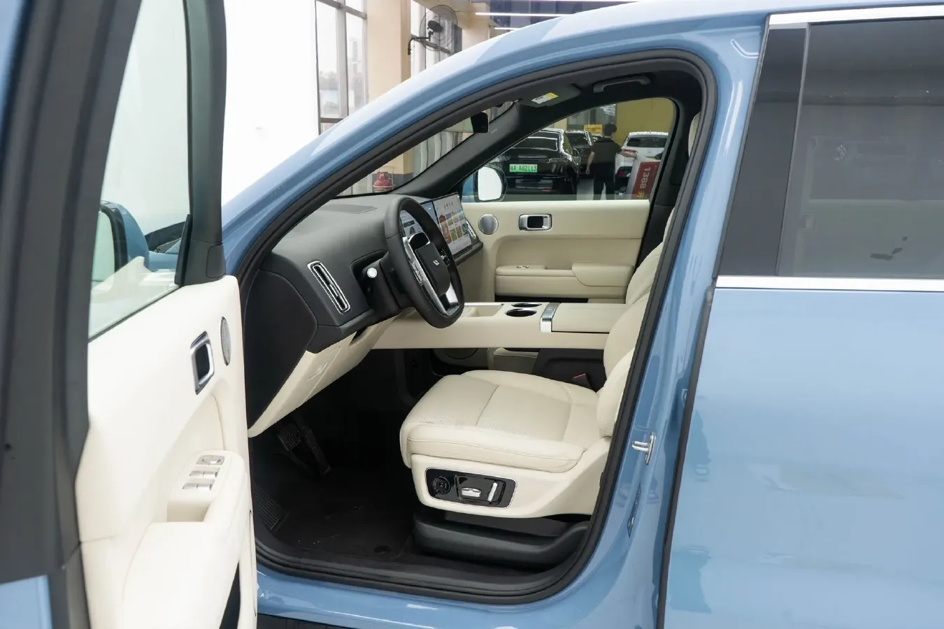 2022 Li L9 Range Extended 154HP REEV 42.6KWH,autocango,china used car exporter,china ev exporter,chinese used car exporter,chinese used ev exporter