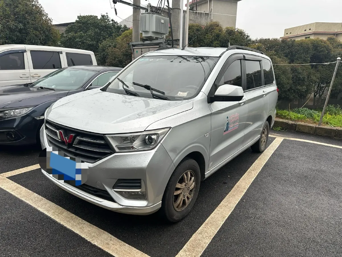 2019 WuLing HongGuang V 1.5L 105HP L4 5MT,autocango,china used car exporter,china ev exporter,chinese used car exporter,chinese used ev exporter