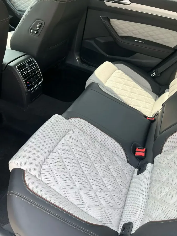 2023 Volkswagen Magotan 2.0T 186HP L4 7DCT,autocango,china used car exporter,china ev exporter,chinese used car exporter,chinese used ev exporter