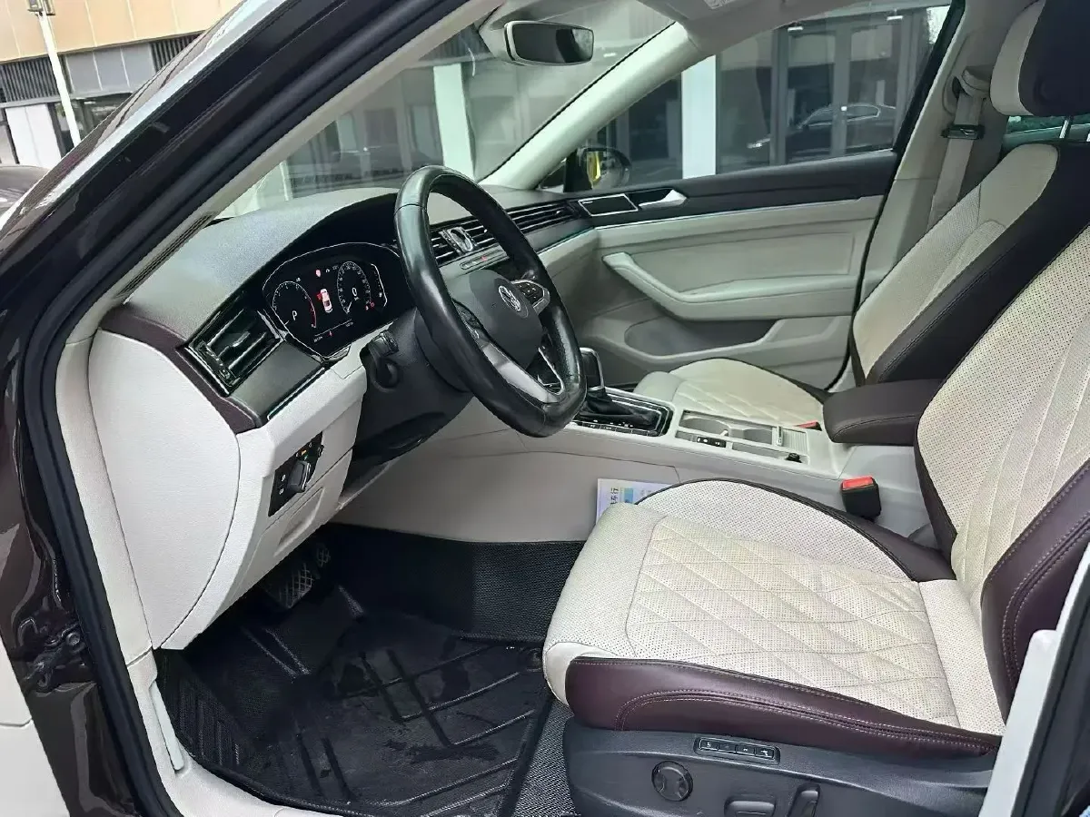 2020 Volkswagen Magotan 2.0T 220HP L4 7DCT,autocango,china used car exporter,china ev exporter,chinese used car exporter,chinese used ev exporter