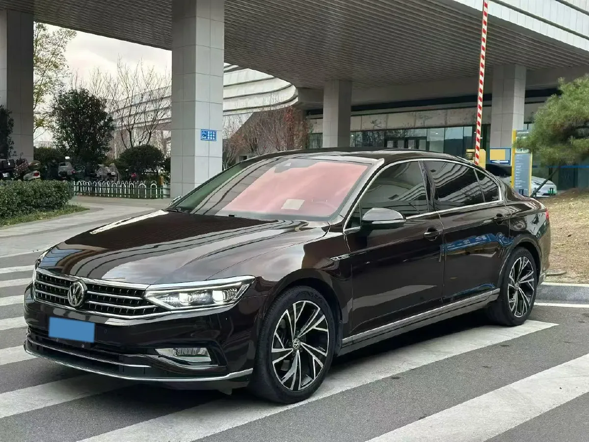 2020 Volkswagen Magotan 2.0T 220HP L4 7DCT,autocango,china used car exporter,china ev exporter,chinese used car exporter,chinese used ev exporter