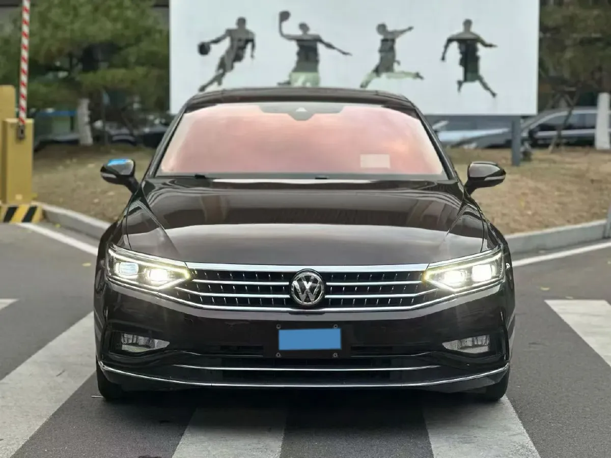 2020 Volkswagen Magotan 2.0T 220HP L4 7DCT,autocango,china used car exporter,china ev exporter,chinese used car exporter,chinese used ev exporter