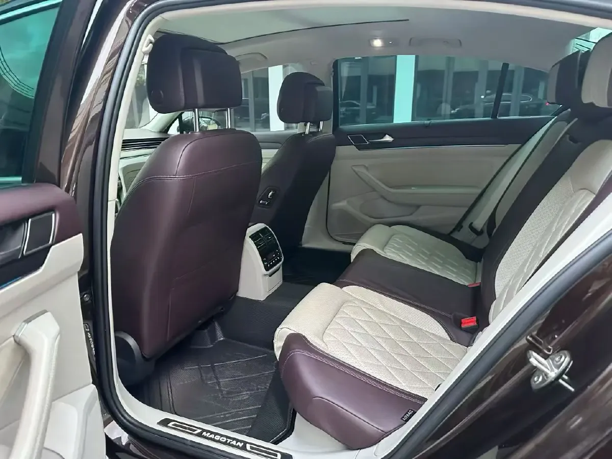 2020 Volkswagen Magotan 2.0T 220HP L4 7DCT,autocango,china used car exporter,china ev exporter,chinese used car exporter,chinese used ev exporter