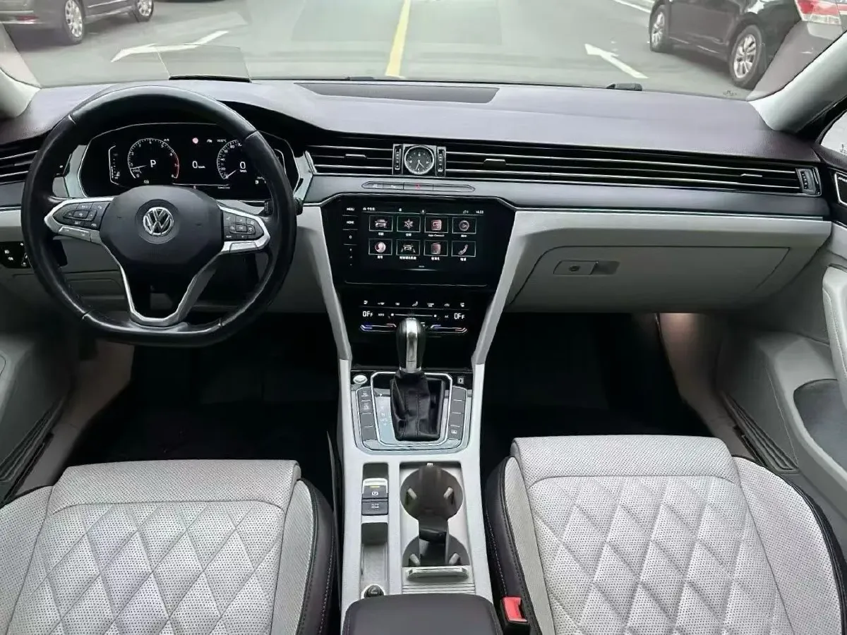 2020 Volkswagen Magotan 2.0T 220HP L4 7DCT,autocango,china used car exporter,china ev exporter,chinese used car exporter,chinese used ev exporter