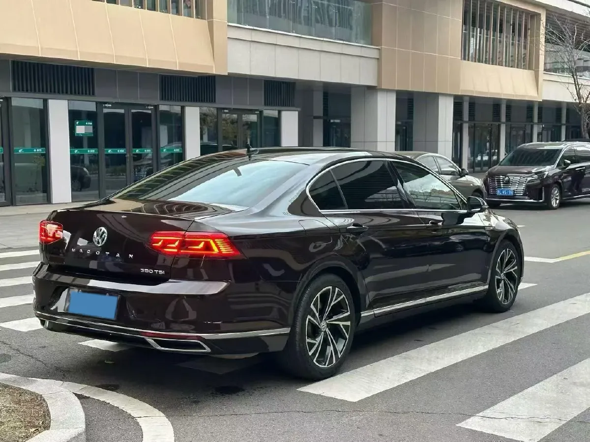 2020 Volkswagen Magotan 2.0T 220HP L4 7DCT,autocango,china used car exporter,china ev exporter,chinese used car exporter,chinese used ev exporter