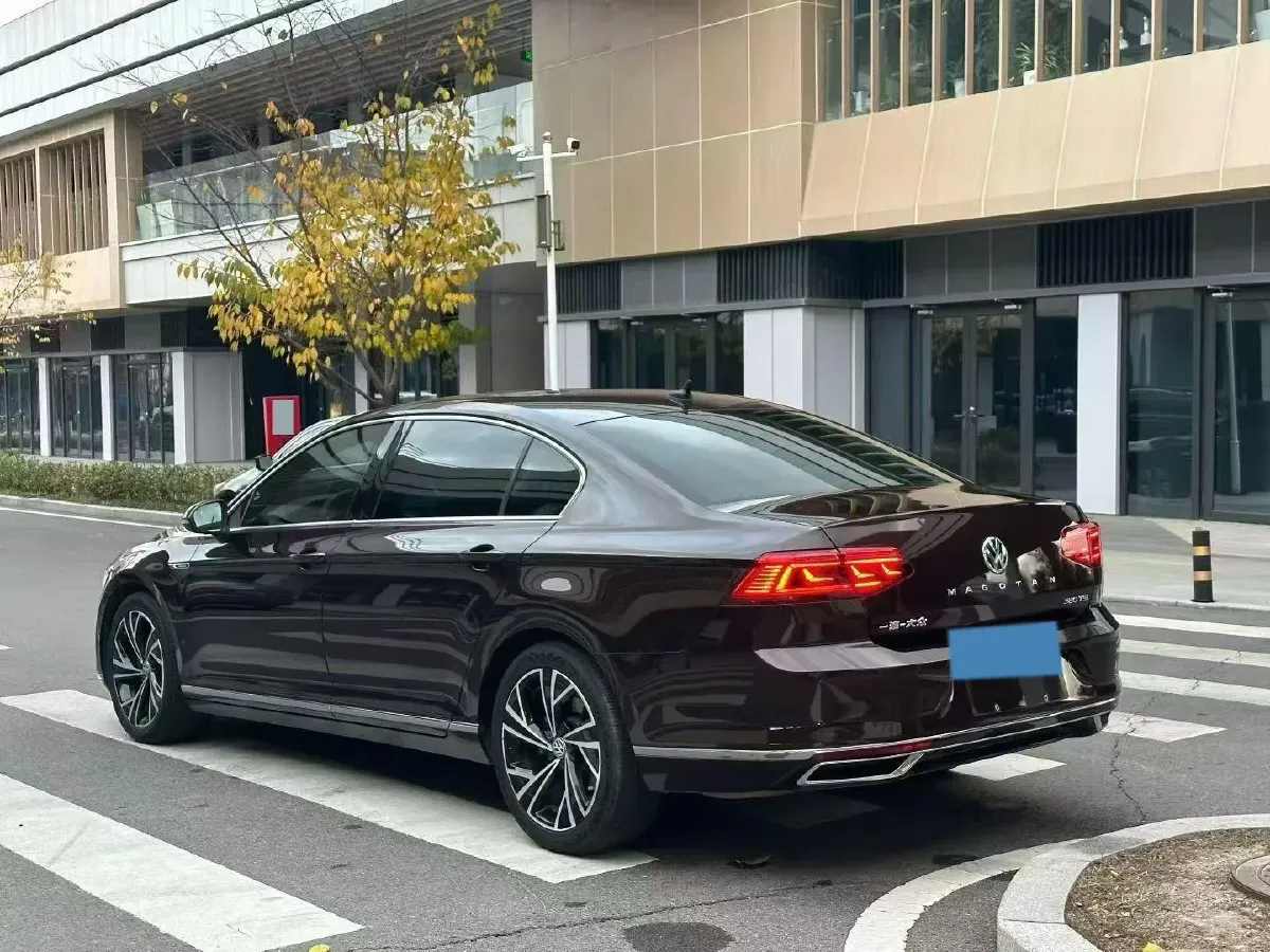 2020 Volkswagen Magotan 2.0T 220HP L4 7DCT,autocango,china used car exporter,china ev exporter,chinese used car exporter,chinese used ev exporter