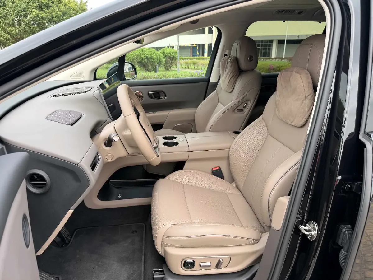 2025 Li i8 BEV,autocango,china used car exporter,china ev exporter,chinese used car exporter,chinese used ev exporter