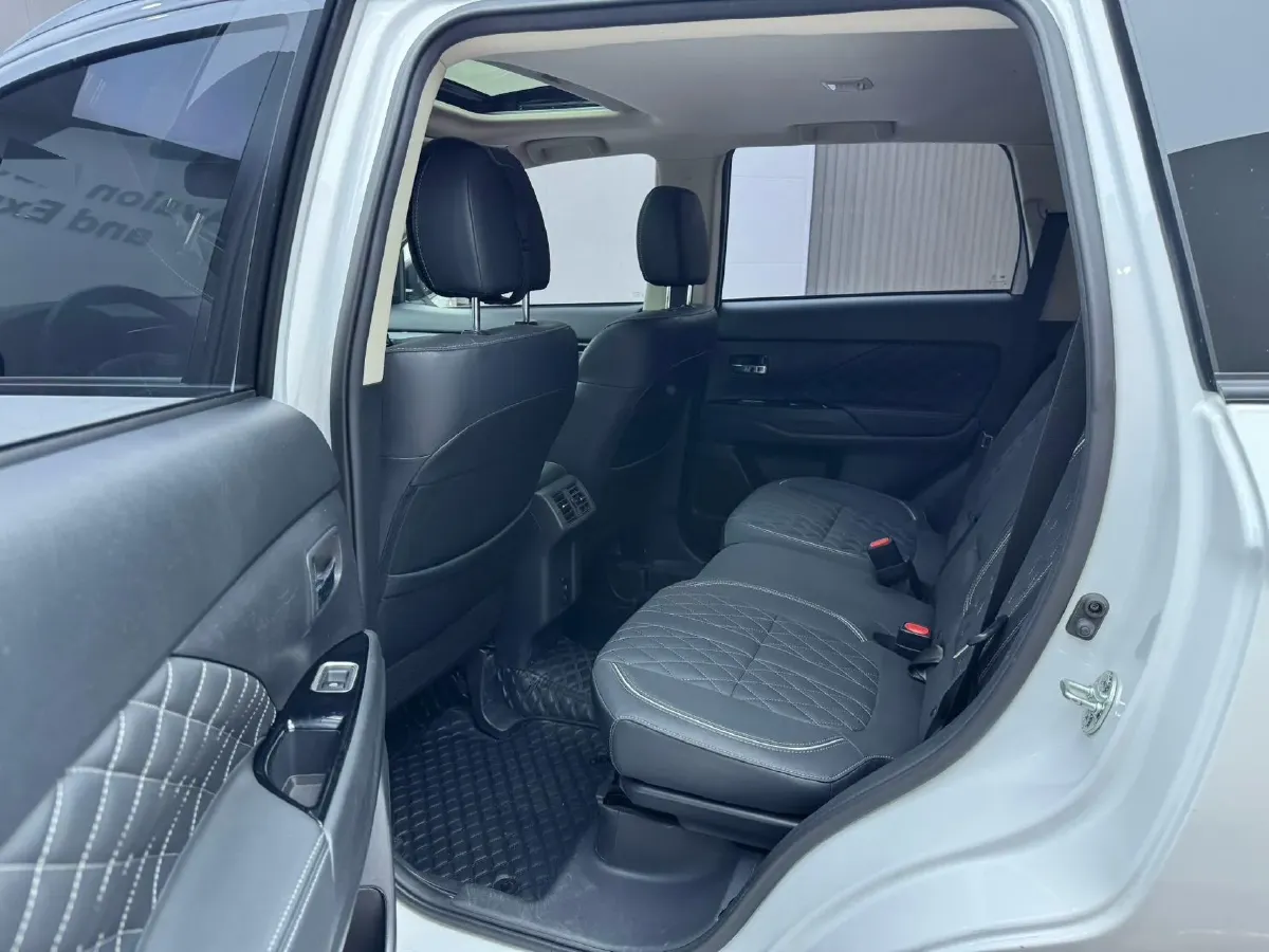 2021 Mitsubishi Outlander 2.0L 166HP L4 CVT,autocango,china used car exporter,china ev exporter,chinese used car exporter,chinese used ev exporter