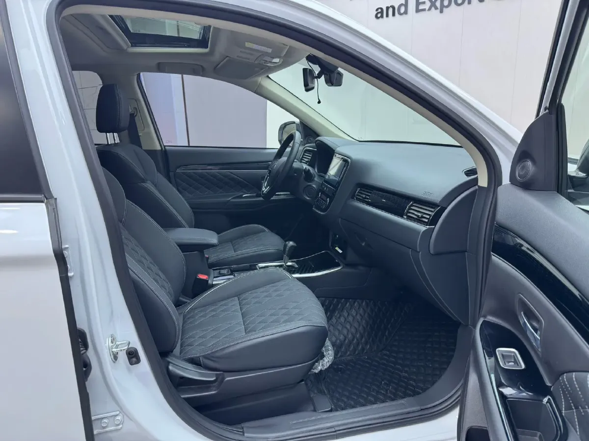 2021 Mitsubishi Outlander 2.0L 166HP L4 CVT,autocango,china used car exporter,china ev exporter,chinese used car exporter,chinese used ev exporter