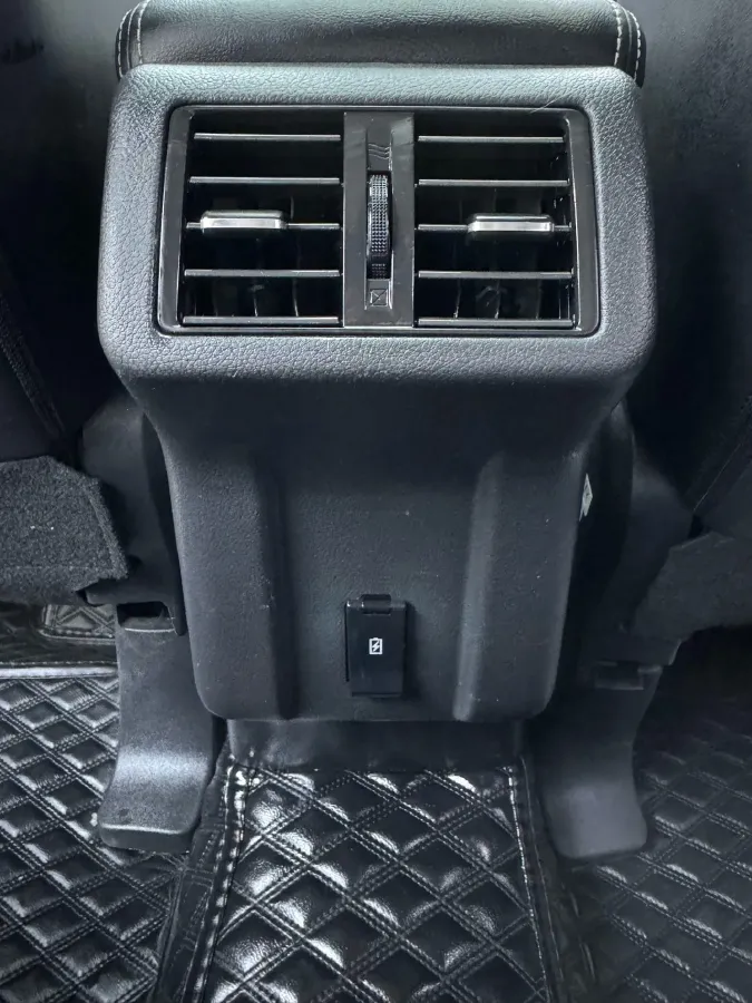 2021 Mitsubishi Outlander 2.0L 166HP L4 CVT,autocango,china used car exporter,china ev exporter,chinese used car exporter,chinese used ev exporter