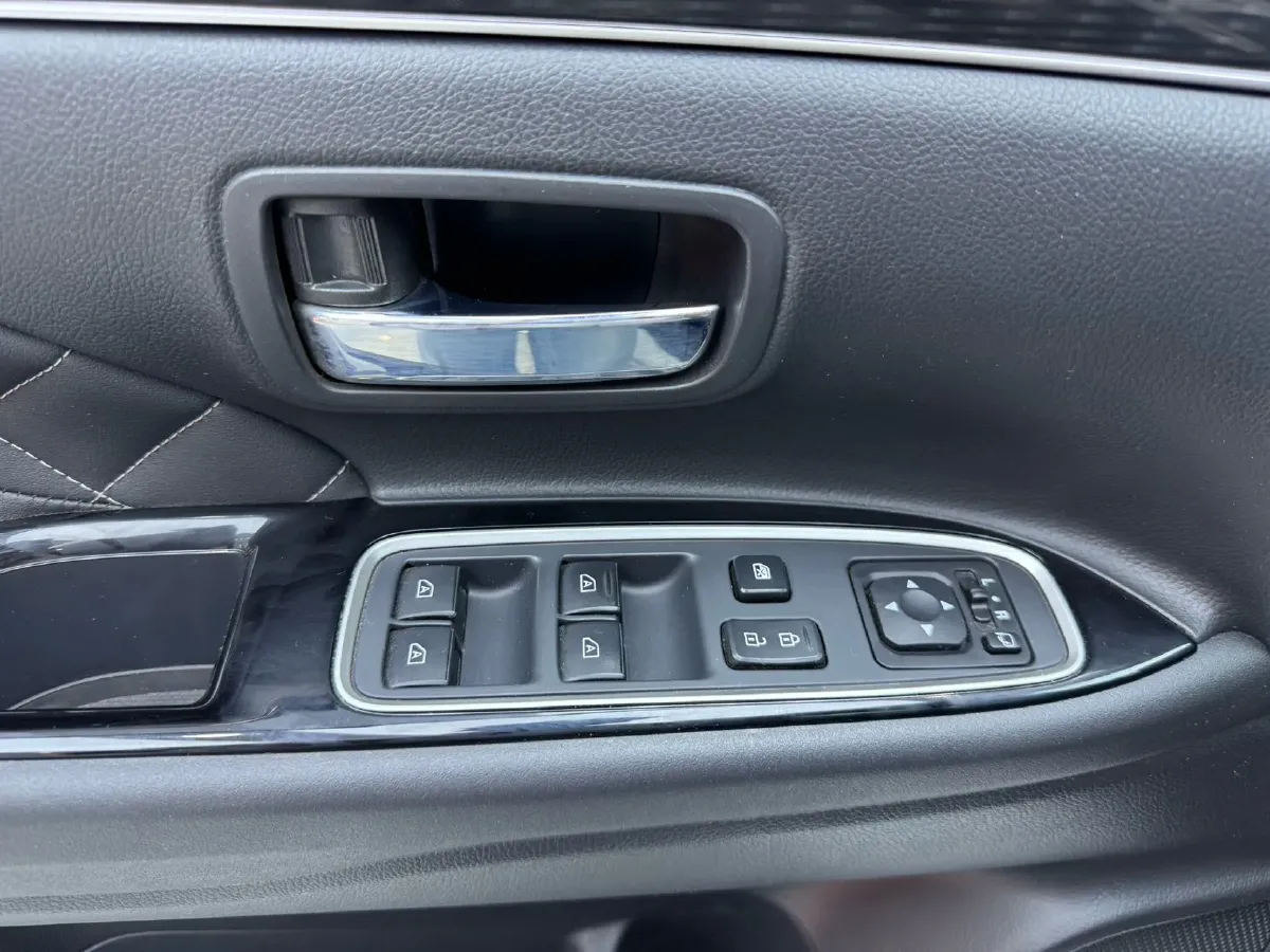 2021 Mitsubishi Outlander 2.0L 166HP L4 CVT,autocango,china used car exporter,china ev exporter,chinese used car exporter,chinese used ev exporter