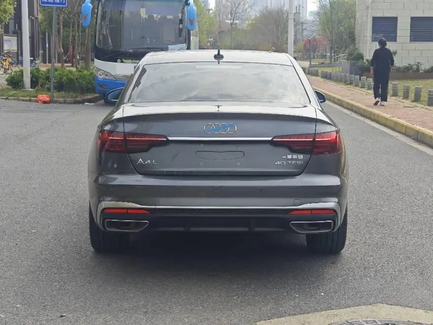2023 Audi A4L 2.0T 190HP L4 7DCT,autocango,china used car exporter,china ev exporter,chinese used car exporter,chinese used ev exporter