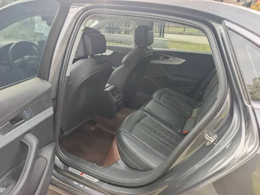 2023 Audi A4L 2.0T 190HP L4 7DCT,autocango,china used car exporter,china ev exporter,chinese used car exporter,chinese used ev exporter