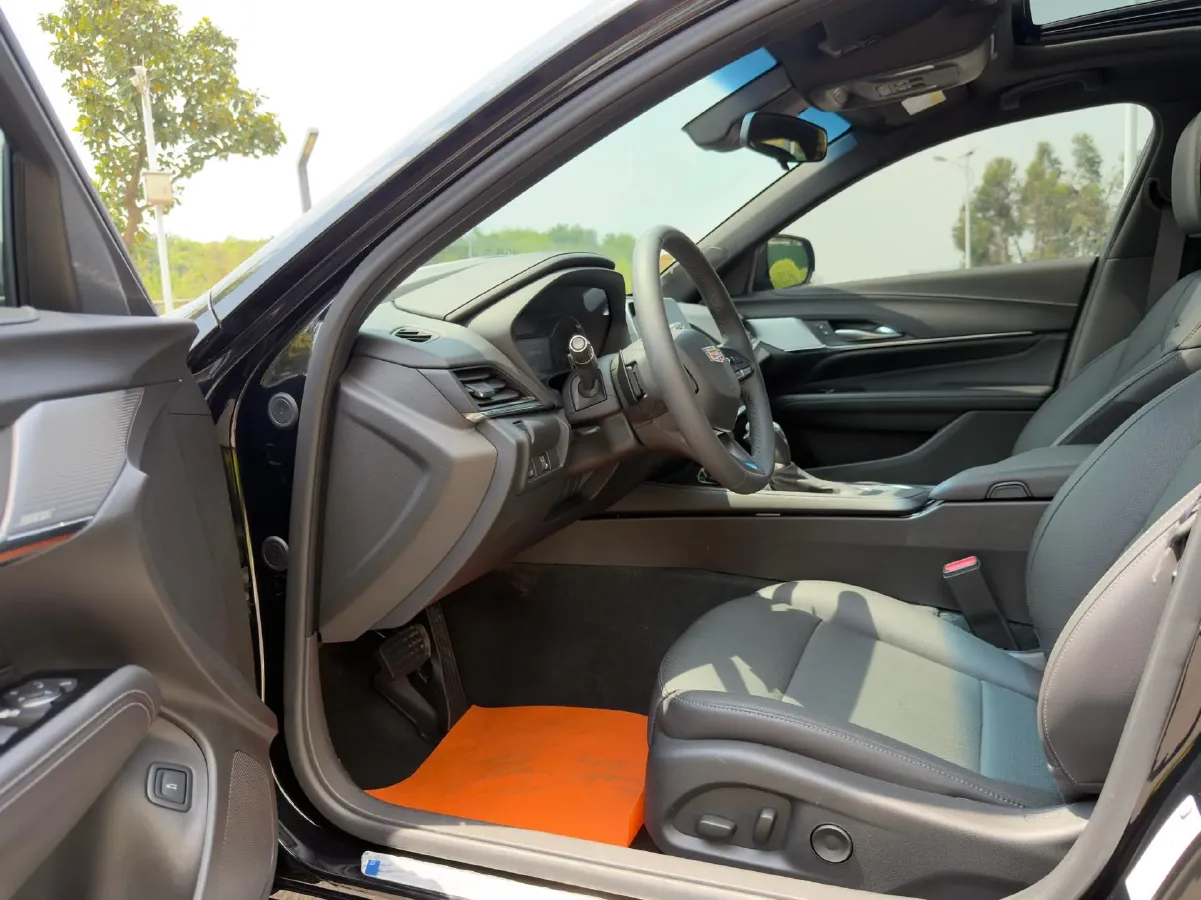 2023 Cadillac CT4 1.5T 211HP L4 8AT,autocango,china used car exporter,china ev exporter,chinese used car exporter,chinese used ev exporter