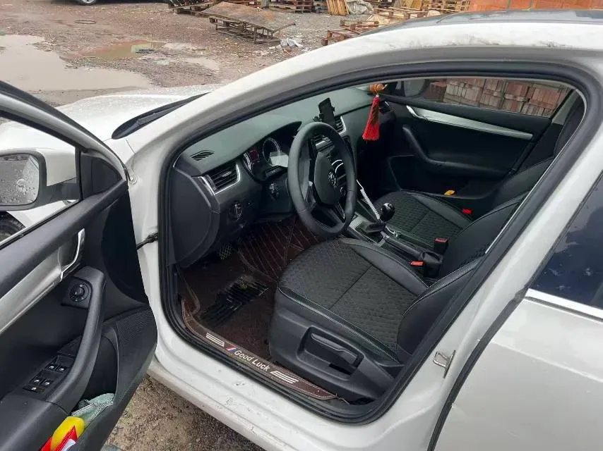 2020 Skoda Octavia 1.5L 113HP L4 6AT,autocango,china used car exporter,china ev exporter,chinese used car exporter,chinese used ev exporter