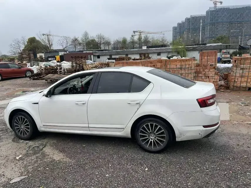 2020 Skoda Octavia 1.5L 113HP L4 6AT,autocango,china used car exporter,china ev exporter,chinese used car exporter,chinese used ev exporter