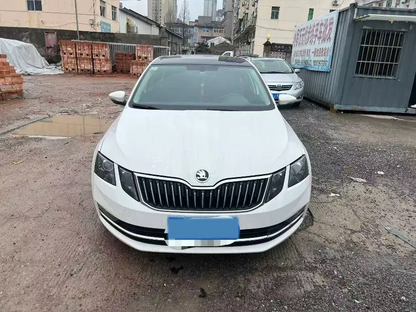 2020 Skoda Octavia 1.5L 113HP L4 6AT,autocango,china used car exporter,china ev exporter,chinese used car exporter,chinese used ev exporter