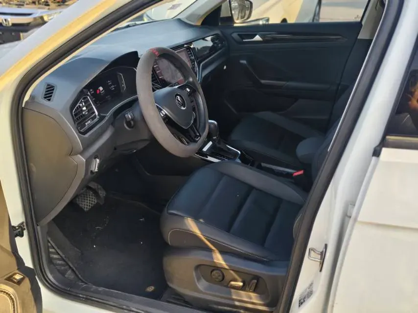 2021 Volkswagen T-Roc 1.4T 150HP L4 7DCT,autocango,china used car exporter,china ev exporter,chinese used car exporter,chinese used ev exporter