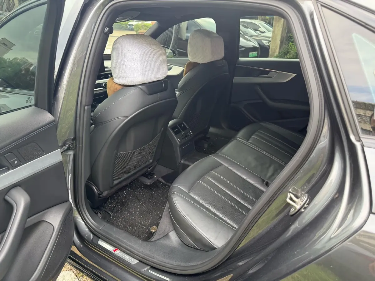 2020 Audi A4L 2.0T 190HP L4 7DCT,autocango,china used car exporter,china ev exporter,chinese used car exporter,chinese used ev exporter