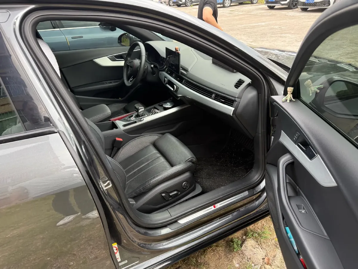 2020 Audi A4L 2.0T 190HP L4 7DCT,autocango,china used car exporter,china ev exporter,chinese used car exporter,chinese used ev exporter