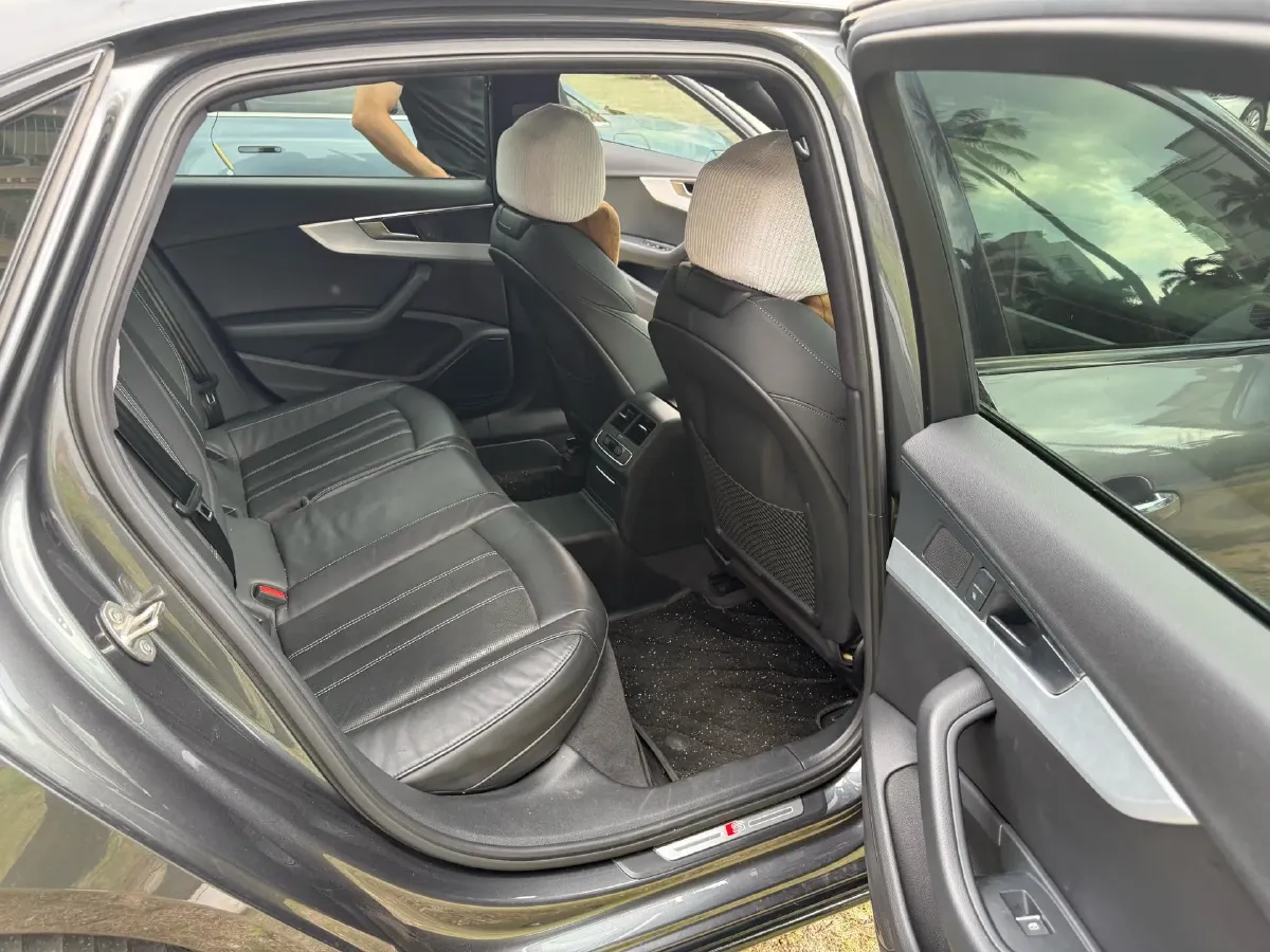 2020 Audi A4L 2.0T 190HP L4 7DCT,autocango,china used car exporter,china ev exporter,chinese used car exporter,chinese used ev exporter