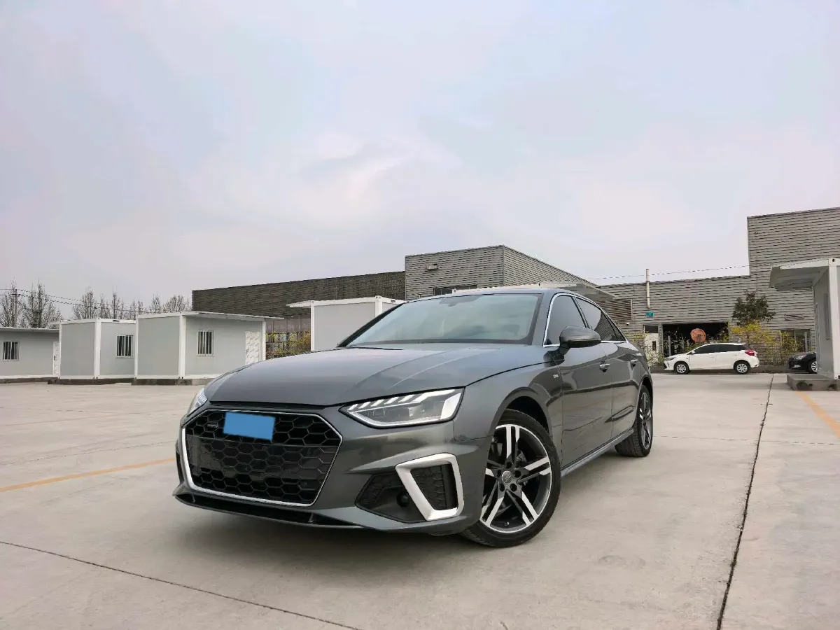 2022 Audi A4L 2.0T 190HP L4 7DCT,autocango,china used car exporter,china ev exporter,chinese used car exporter,chinese used ev exporter