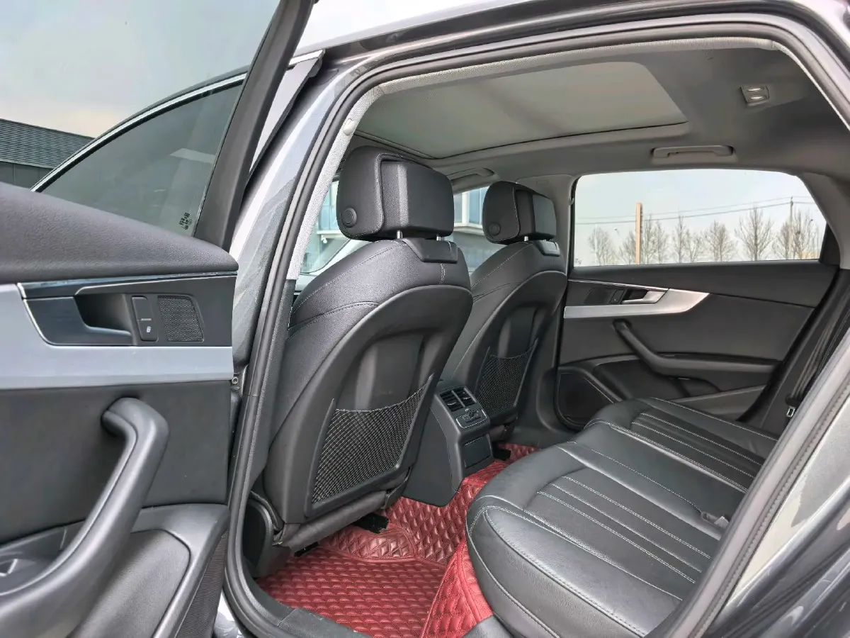 2022 Audi A4L 2.0T 190HP L4 7DCT,autocango,china used car exporter,china ev exporter,chinese used car exporter,chinese used ev exporter