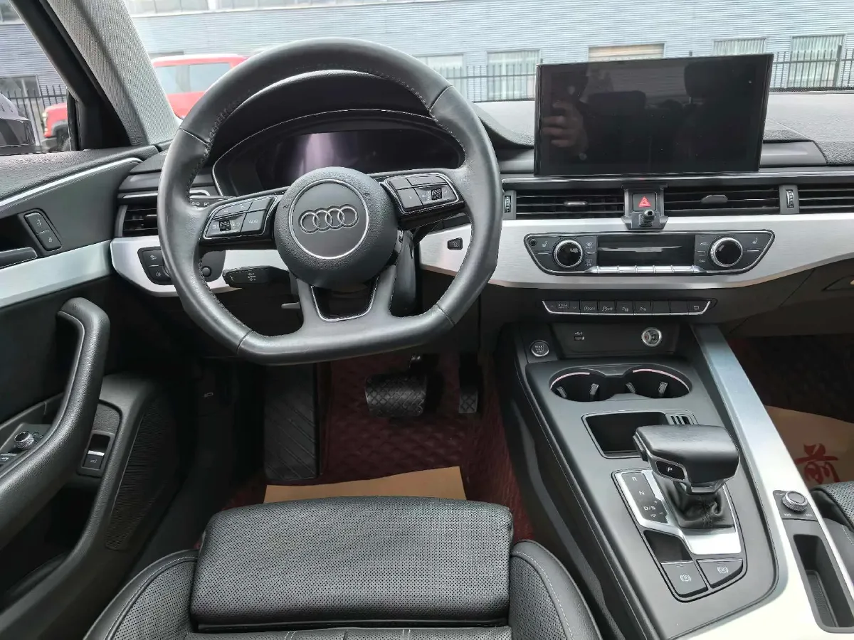 2022 Audi A4L 2.0T 190HP L4 7DCT,autocango,china used car exporter,china ev exporter,chinese used car exporter,chinese used ev exporter