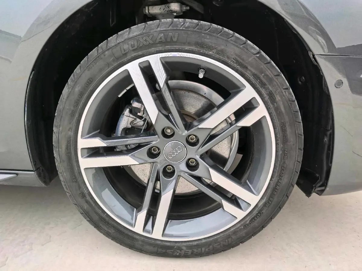 2022 Audi A4L 2.0T 190HP L4 7DCT,autocango,china used car exporter,china ev exporter,chinese used car exporter,chinese used ev exporter