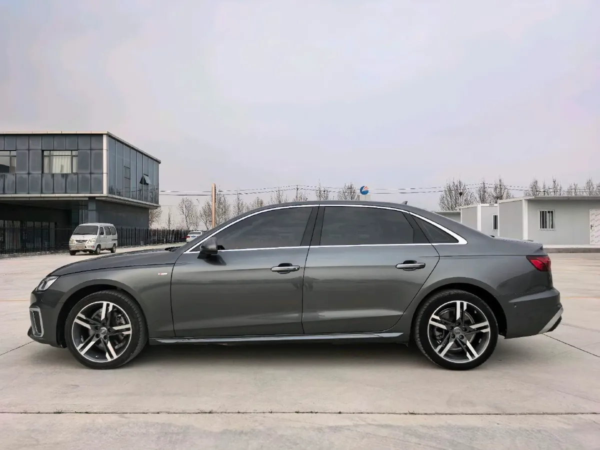 2022 Audi A4L 2.0T 190HP L4 7DCT,autocango,china used car exporter,china ev exporter,chinese used car exporter,chinese used ev exporter