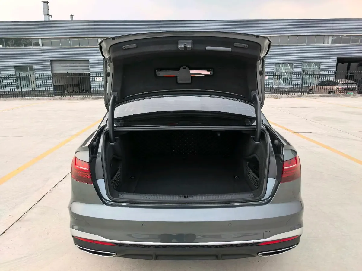 2022 Audi A4L 2.0T 190HP L4 7DCT,autocango,china used car exporter,china ev exporter,chinese used car exporter,chinese used ev exporter