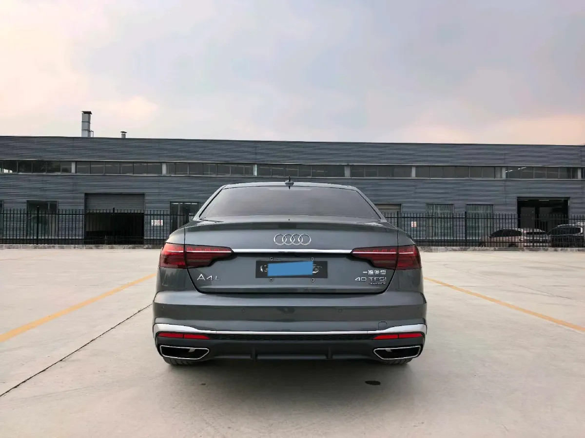 2022 Audi A4L 2.0T 190HP L4 7DCT,autocango,china used car exporter,china ev exporter,chinese used car exporter,chinese used ev exporter