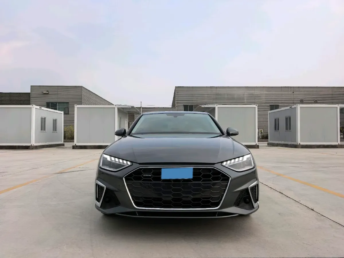 2022 Audi A4L 2.0T 190HP L4 7DCT,autocango,china used car exporter,china ev exporter,chinese used car exporter,chinese used ev exporter
