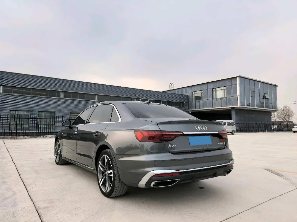 2022 Audi A4L 2.0T 190HP L4 7DCT,autocango,china used car exporter,china ev exporter,chinese used car exporter,chinese used ev exporter