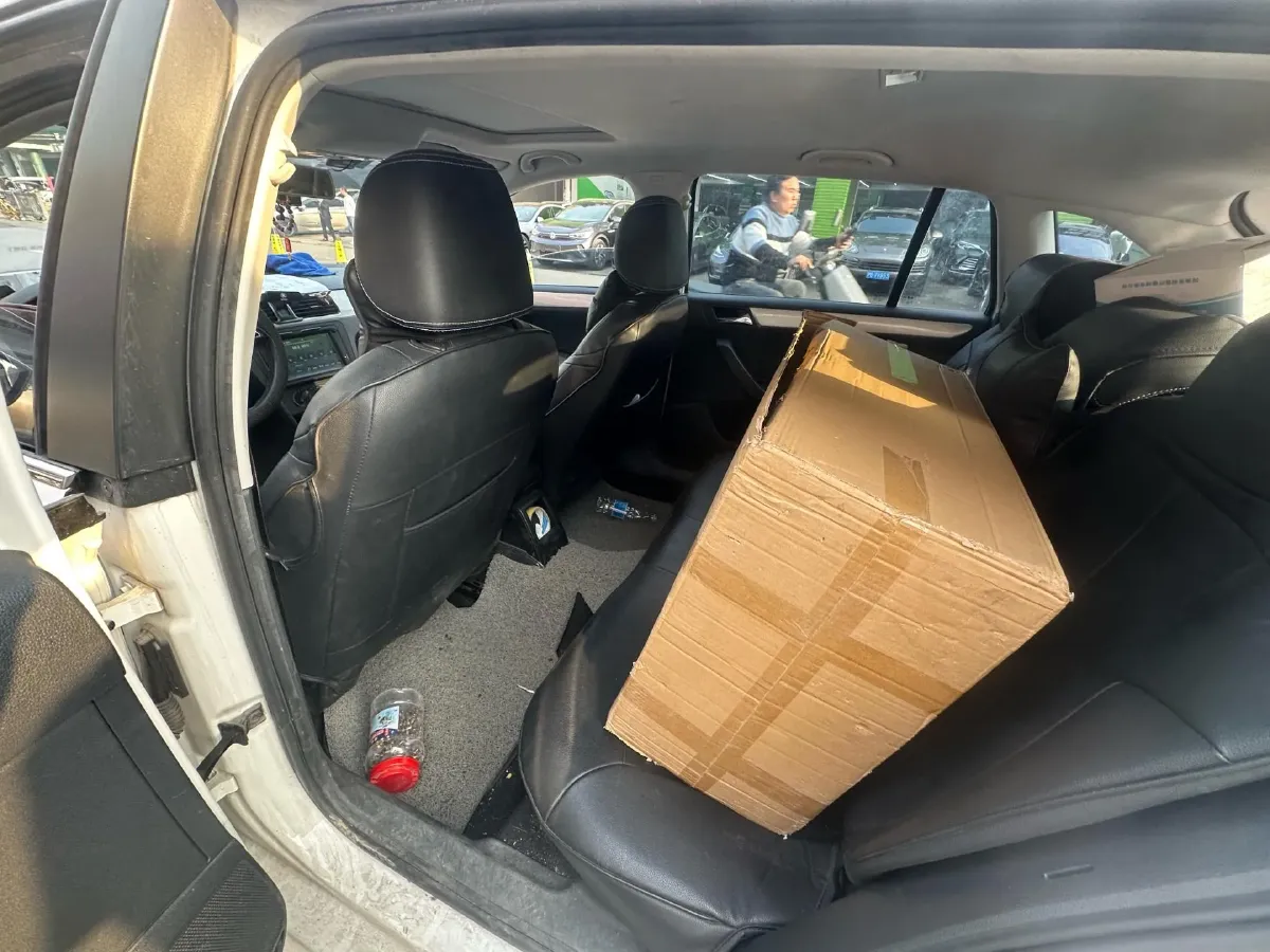 2019 Skoda Rapid Spaceback 1.5L 112HP L4 5MT,autocango,china used car exporter,china ev exporter,chinese used car exporter,chinese used ev exporter