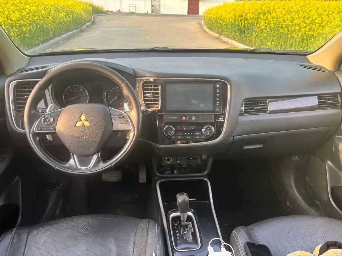 2018 Mitsubishi Outlander 2.4L 192HP L4 CVT,autocango,china used car exporter,china ev exporter,chinese used car exporter,chinese used ev exporter