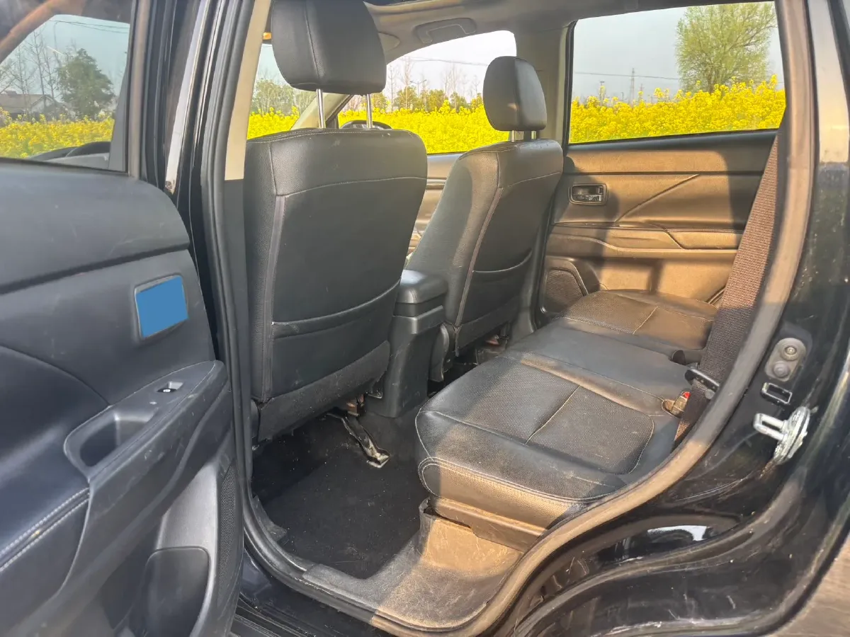 2018 Mitsubishi Outlander 2.4L 192HP L4 CVT,autocango,china used car exporter,china ev exporter,chinese used car exporter,chinese used ev exporter