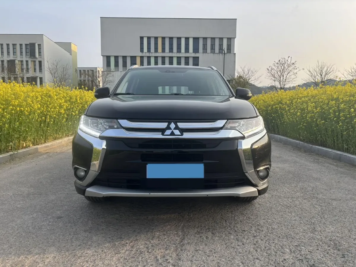 2018 Mitsubishi Outlander 2.4L 192HP L4 CVT,autocango,china used car exporter,china ev exporter,chinese used car exporter,chinese used ev exporter