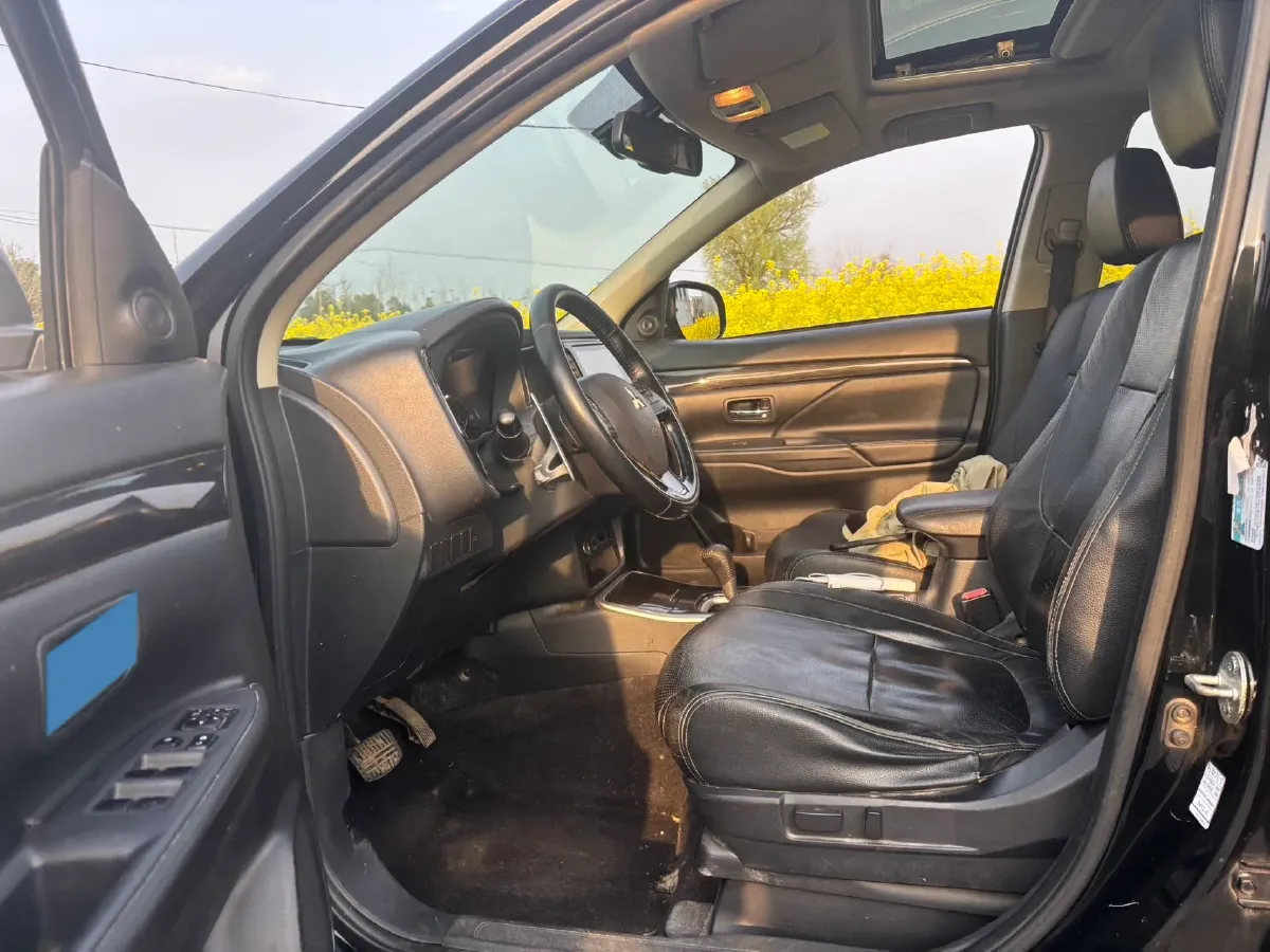 2018 Mitsubishi Outlander 2.4L 192HP L4 CVT,autocango,china used car exporter,china ev exporter,chinese used car exporter,chinese used ev exporter