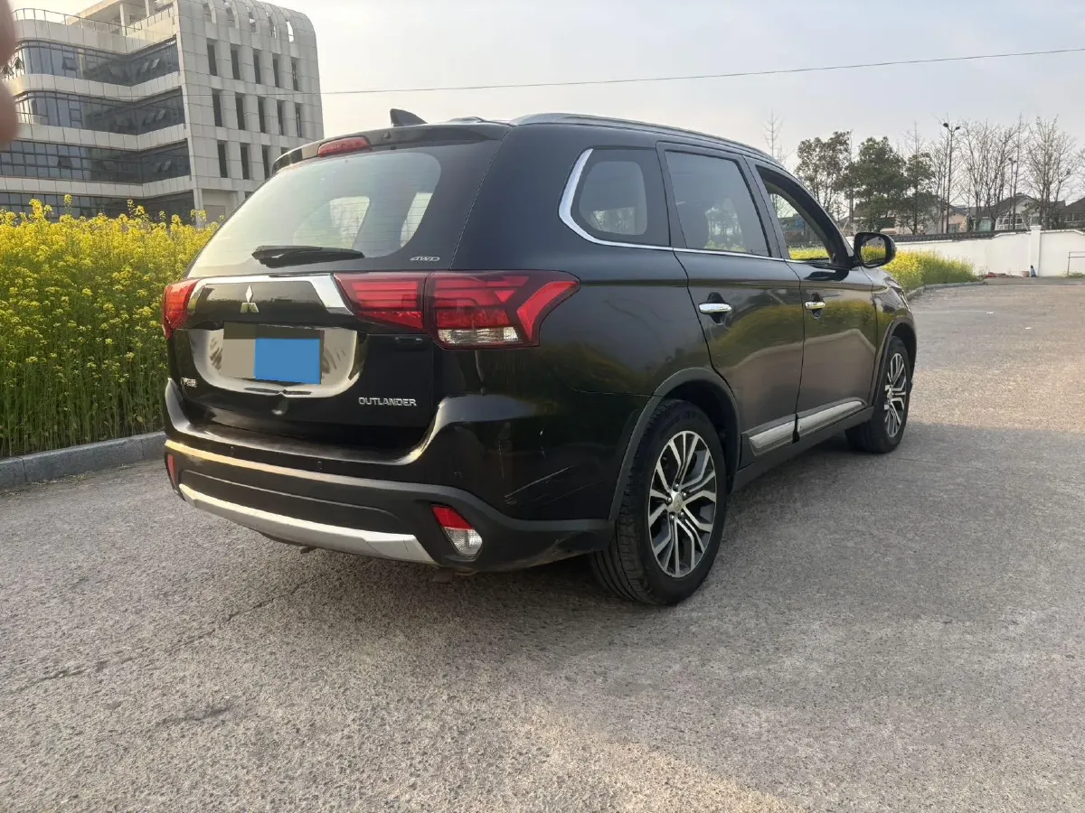 2018 Mitsubishi Outlander 2.4L 192HP L4 CVT,autocango,china used car exporter,china ev exporter,chinese used car exporter,chinese used ev exporter