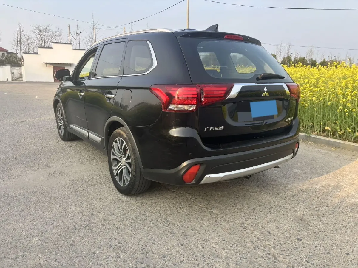 2018 Mitsubishi Outlander 2.4L 192HP L4 CVT,autocango,china used car exporter,china ev exporter,chinese used car exporter,chinese used ev exporter