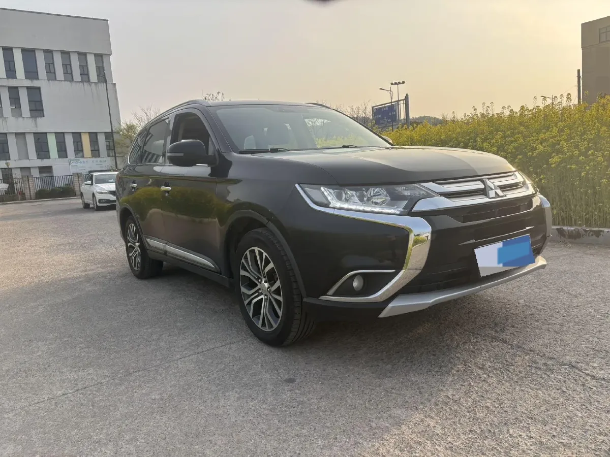 2018 Mitsubishi Outlander 2.4L 192HP L4 CVT,autocango,china used car exporter,china ev exporter,chinese used car exporter,chinese used ev exporter