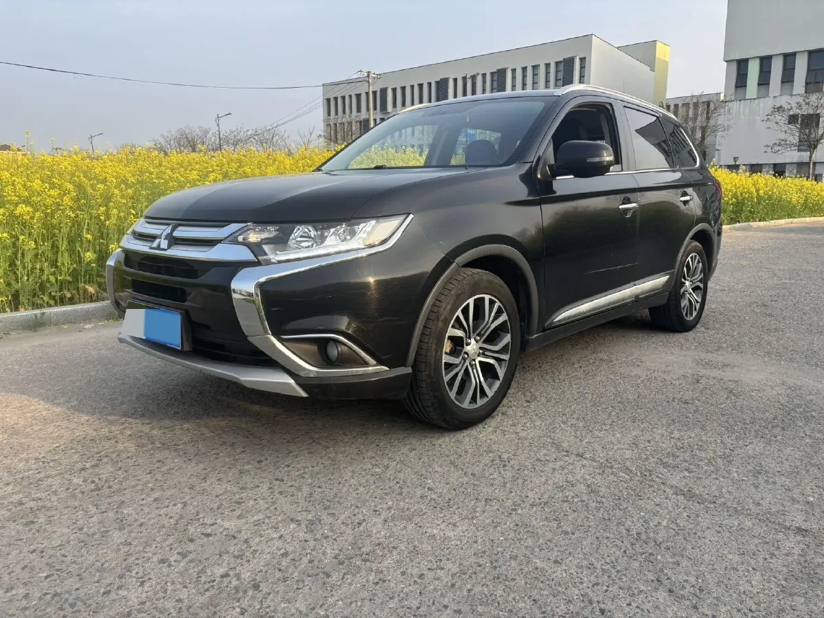 2018 Mitsubishi Outlander 2.4L 192HP L4 CVT,autocango,china used car exporter,china ev exporter,chinese used car exporter,chinese used ev exporter