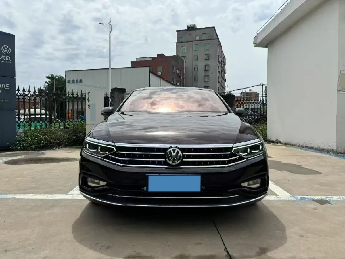 2020 Volkswagen Magotan 2.0T 220HP L4 7DCT,autocango,china used car exporter,china ev exporter,chinese used car exporter,chinese used ev exporter