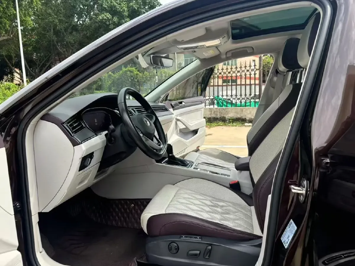 2020 Volkswagen Magotan 2.0T 220HP L4 7DCT,autocango,china used car exporter,china ev exporter,chinese used car exporter,chinese used ev exporter