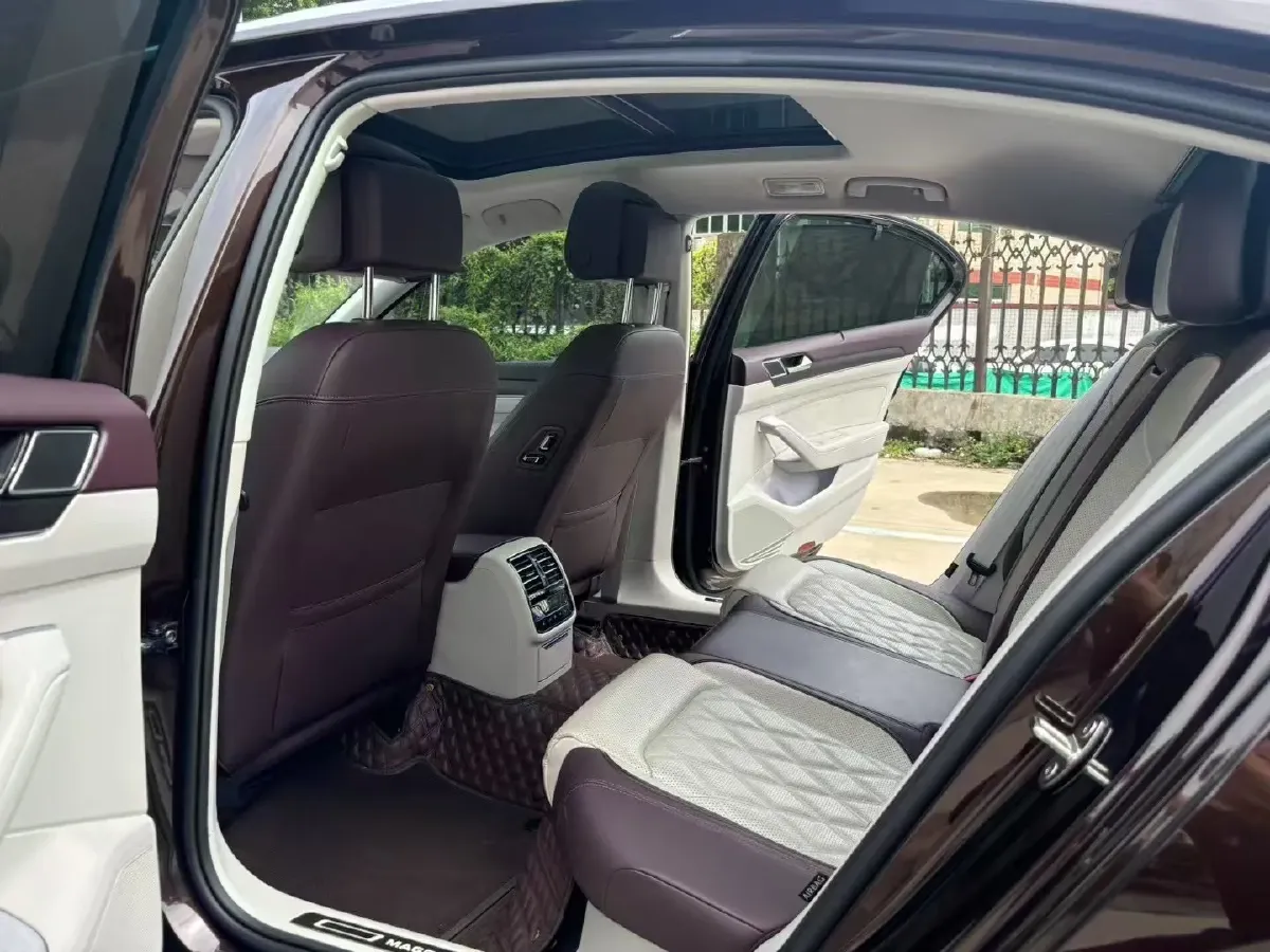 2020 Volkswagen Magotan 2.0T 220HP L4 7DCT,autocango,china used car exporter,china ev exporter,chinese used car exporter,chinese used ev exporter